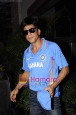 Shahrukh Khan at SRK_s cricket screening in Mannat on 30th March 2011 (2).JPG